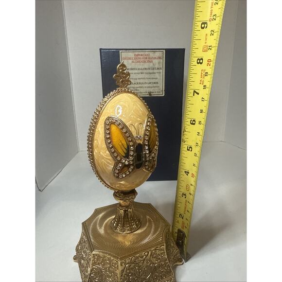 Kingspoint Design Egg With Butterflies Collection Music Box. Faux Marble Egg - Picture 9 of 12